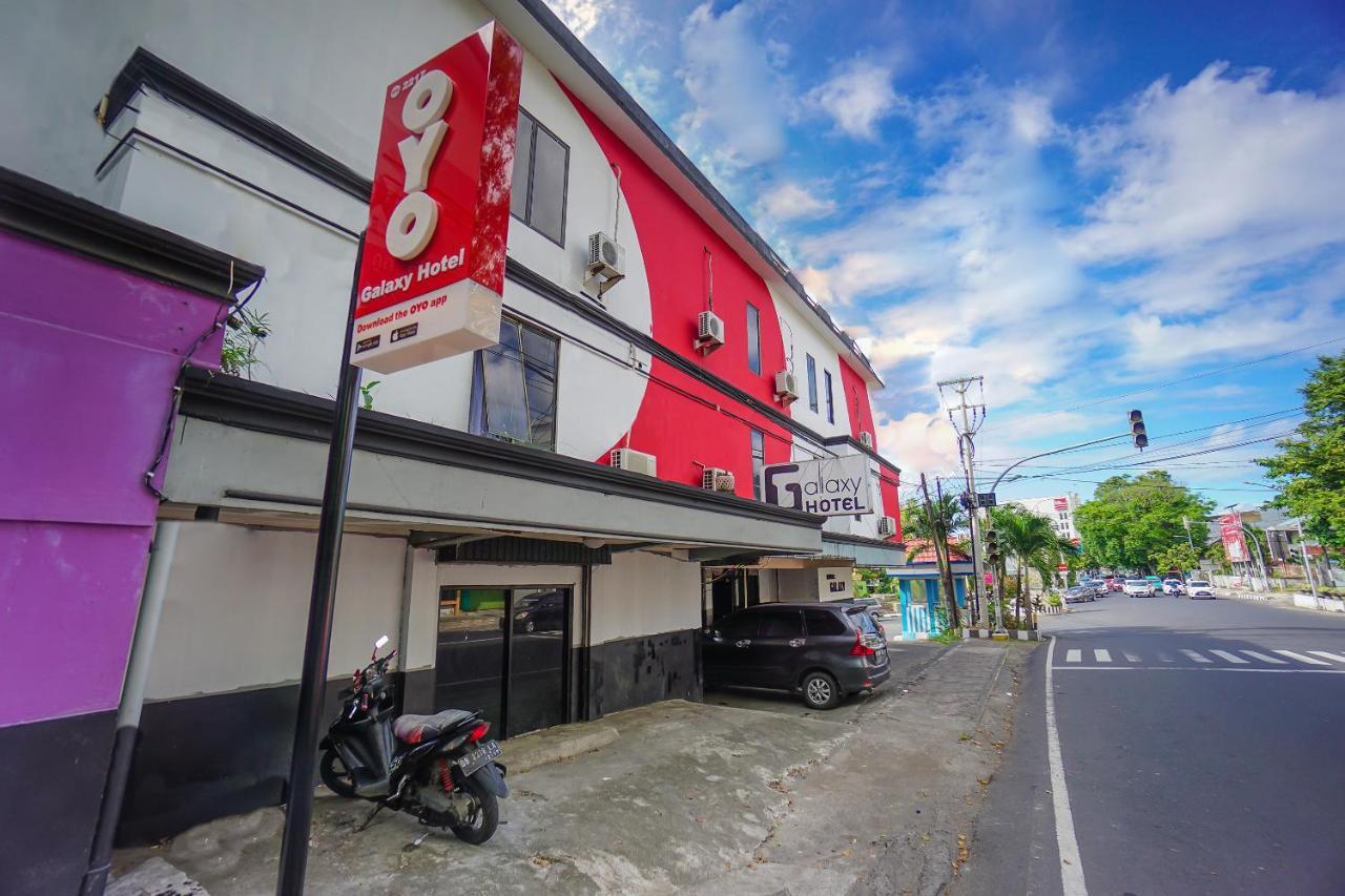 Oyo 2217 Galaxy Hotel Manado Exterior foto